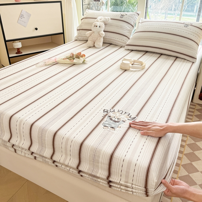 91家纺网 家纺一手货源 找家纺 博雅 2025新款全棉老粗布烫画床笠系列 条纹-Bunny兔