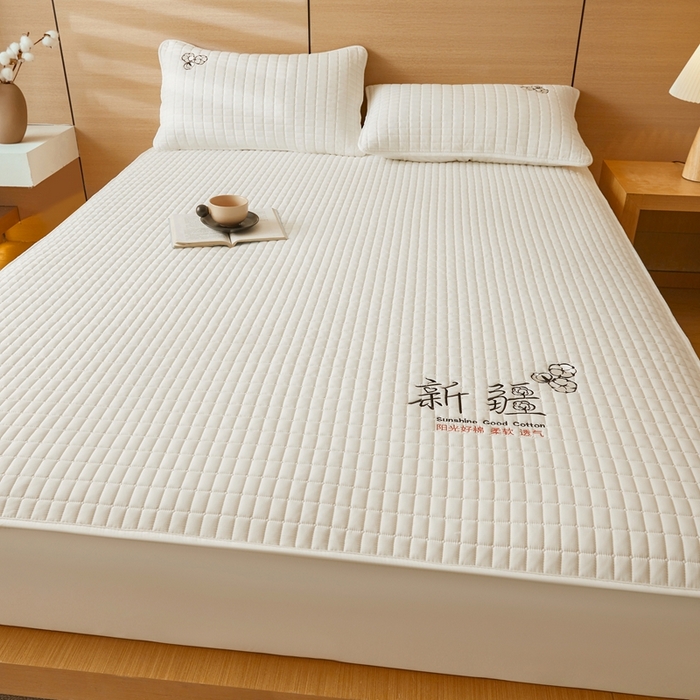 91家纺网 家纺一手货源 找家纺 锦眠床笠2025新款刺绣床笠新疆棉花填充-夹棉床笠 云朵白