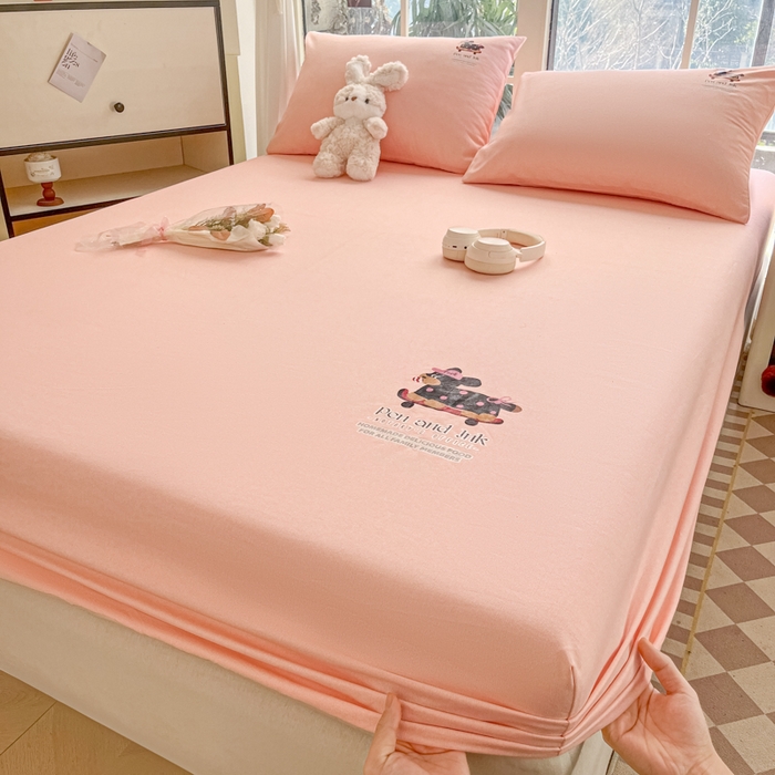 91家纺网 家纺一手货源 找家纺 博雅 2025新款全棉老粗布烫画床笠系列 粉色-波点狗