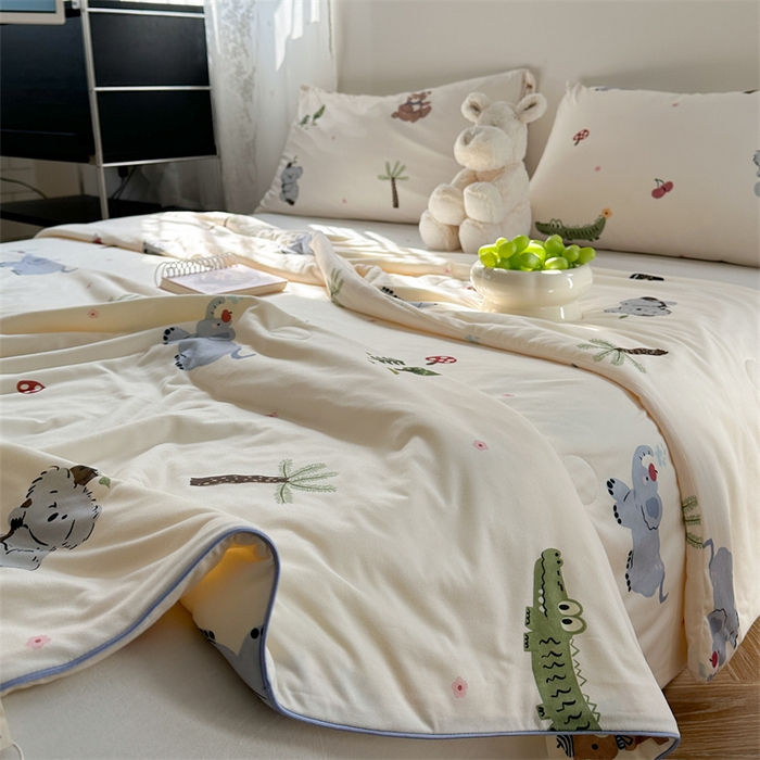 91家纺网 家纺一手货源 找家纺 暖生活2025新款牛奶针织小清新卡通大豆夏被 被子被芯 森林宝贝