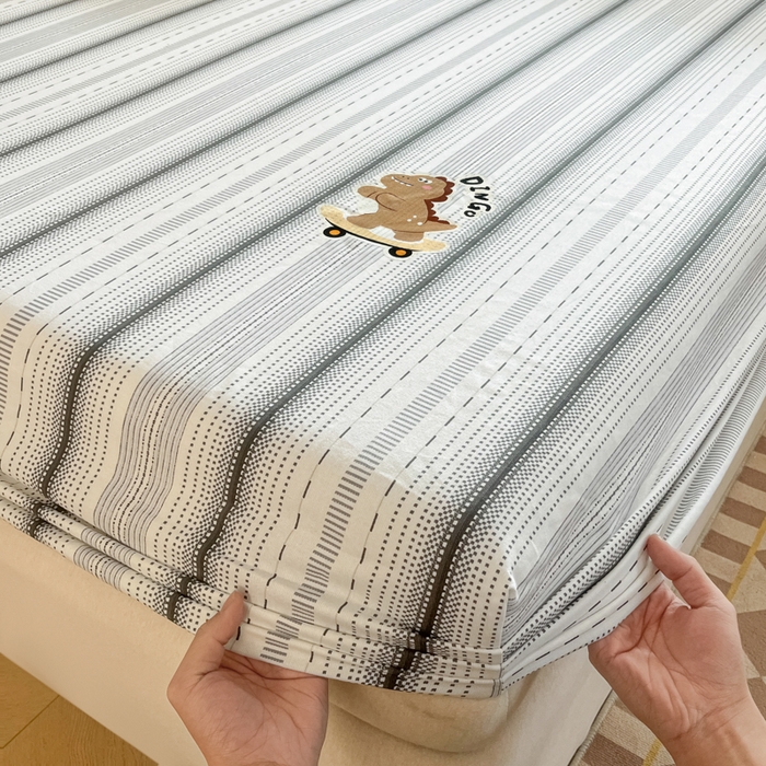 91家纺网 家纺一手货源 找家纺 博雅 2025新款全棉老粗布烫画床笠系列 条纹-滑板龙