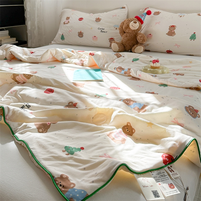 91家纺网 家纺一手货源 找家纺 暖生活2025新款牛奶针织小清新卡通大豆夏被 被子被芯 苹果小熊