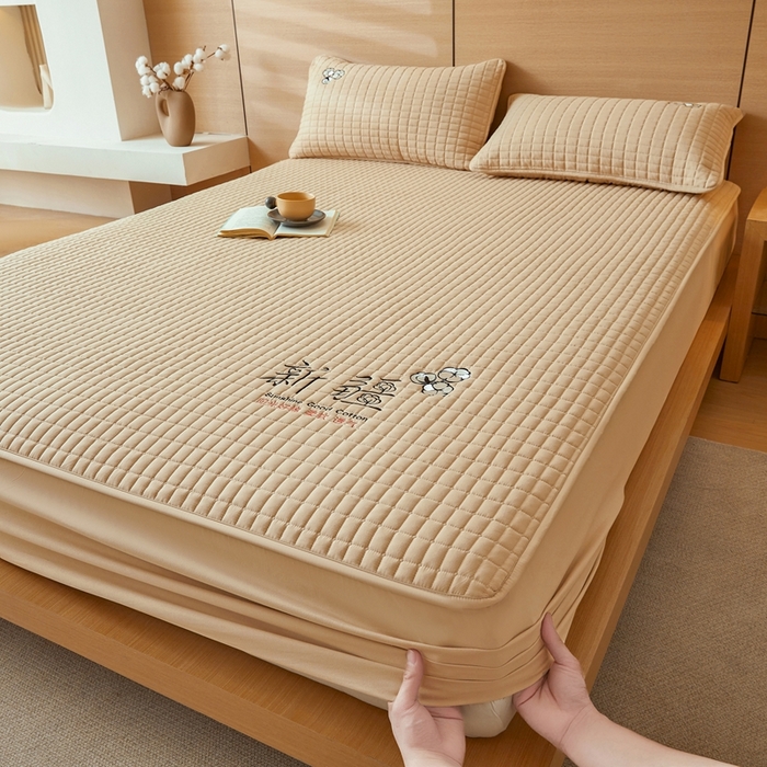 91家纺网 家纺一手货源 找家纺 锦眠床笠2025新款刺绣床笠新疆棉花填充-夹棉床笠 奶油咖