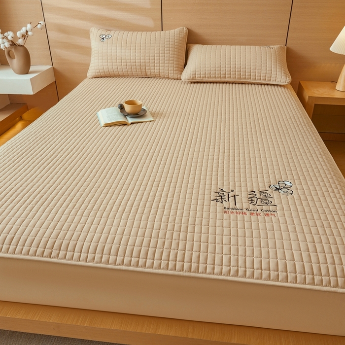 91家纺网 家纺一手货源 找家纺 锦眠床笠2025新款刺绣床笠新疆棉花填充-夹棉床笠 奶油咖