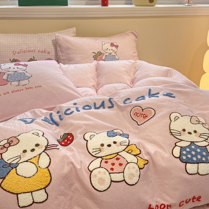 91家纺网 家纺一手货源 找家纺 蓝邻家纺 2025年新款全棉双层纱毛巾绣四件套系列 三喵织梦-淡粉色