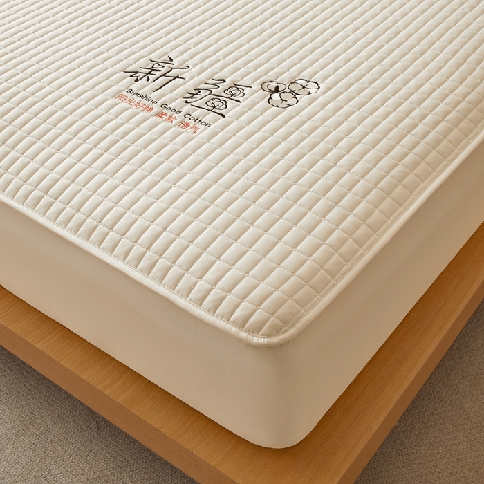 91家纺网 家纺一手货源 找家纺 锦眠床笠2025新款刺绣床笠新疆棉花填充-夹棉床笠 云朵白