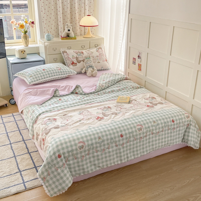 91家纺网 家纺一手货源 找家纺 老帅的工厂店 2025新款A类印花洛丽塔夏被（提供买家秀） 梦境花园熊