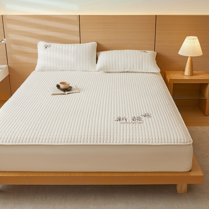 91家纺网 家纺一手货源 找家纺 锦眠床笠2025新款刺绣床笠新疆棉花填充-夹棉床笠 云朵白