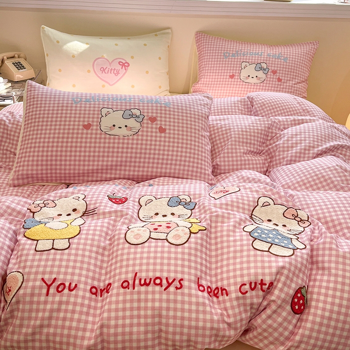 91家纺网 家纺一手货源 找家纺 蓝邻家纺 2025年新款全棉双层纱毛巾绣四件套系列 三喵织梦--粉格