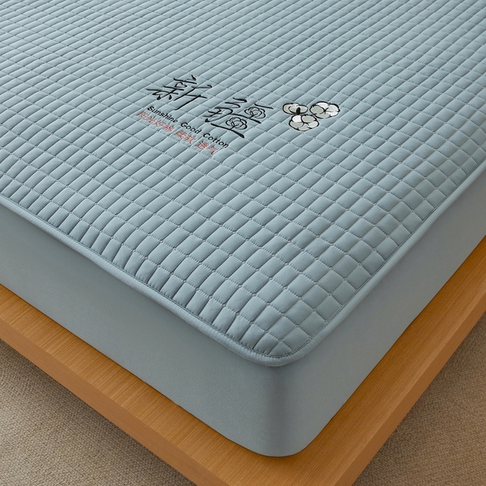 91家纺网 家纺一手货源 找家纺 锦眠床笠2025新款刺绣床笠新疆棉花填充-夹棉床笠 海洋蓝