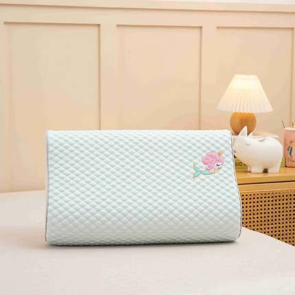 91家纺网 家纺一手货源 找家纺 （总）小猫派 2025新款夏季冰丝凉感豆豆乳胶枕套清凉儿童记忆枕芯套