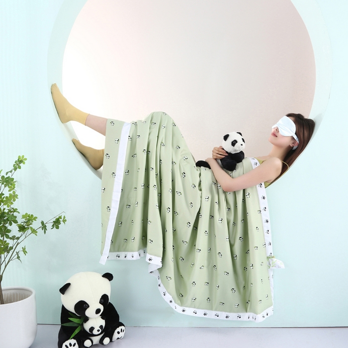 91家纺网 家纺一手货源 找家纺 薇玛仕 2025小熊猫系列-60支精梳长绒棉双拼角宽边双A类母婴级儿童蚕丝夏凉被空调被 小熊猫-绿