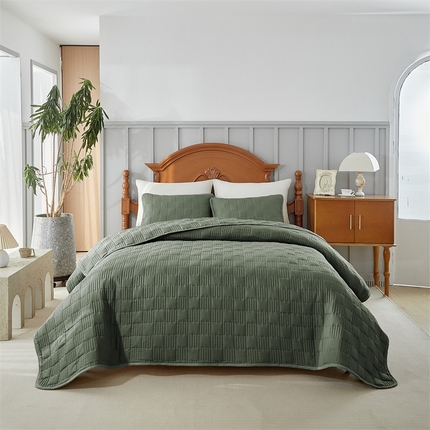 91家纺网 家纺一手货源 找家纺 （总）温宁家纺 2025新款跨境双面化纤水洗棉小方块夹棉四季床盖（国外也当做夏被）