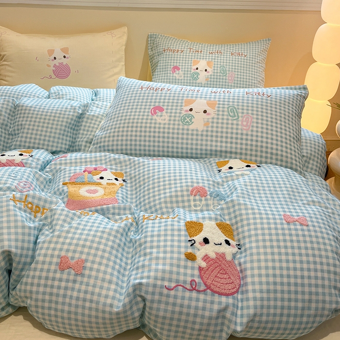 91家纺网 家纺一手货源 找家纺 蓝邻家纺 2025年新款全棉双层纱毛巾绣四件套系列 喵趣时光