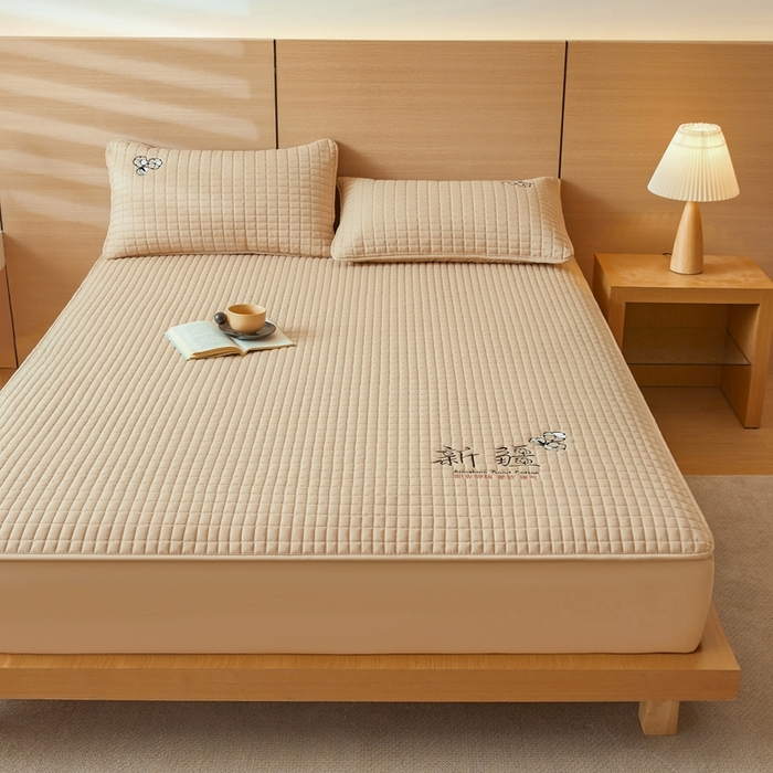 91家纺网 家纺一手货源 找家纺 锦眠床笠2025新款刺绣床笠新疆棉花填充-夹棉床笠 奶油咖