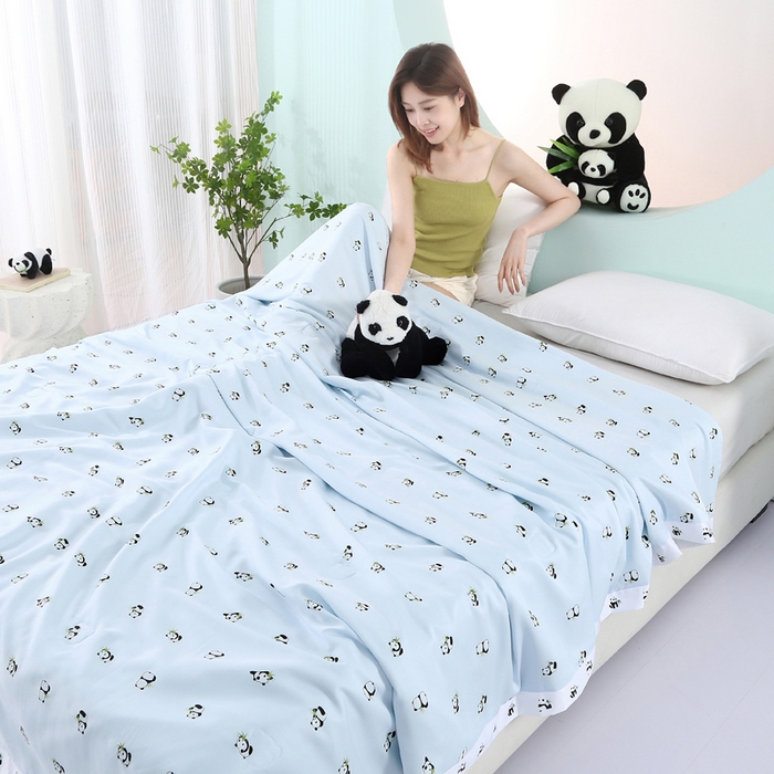 91家纺网 家纺一手货源 找家纺 薇玛仕 2025小熊猫系列-60支精梳长绒棉双拼角宽边双A类母婴级儿童蚕丝夏凉被空调被 小熊猫-兰