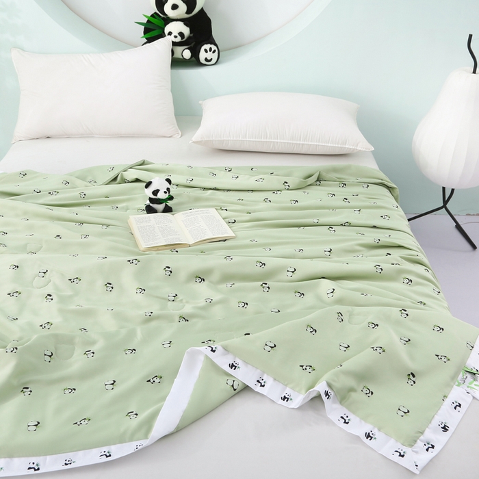 91家纺网 家纺一手货源 找家纺 薇玛仕 2025小熊猫系列-60支精梳长绒棉双拼角宽边双A类母婴级儿童蚕丝夏凉被空调被 小熊猫-绿