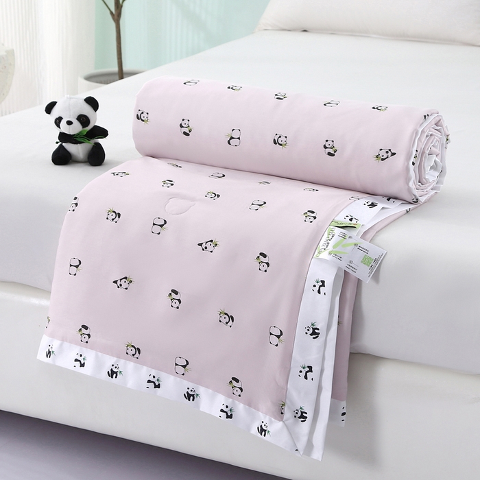91家纺网 家纺一手货源 找家纺 薇玛仕 2025小熊猫系列-60支精梳长绒棉双拼角宽边双A类母婴级儿童蚕丝夏凉被空调被 小熊猫-粉
