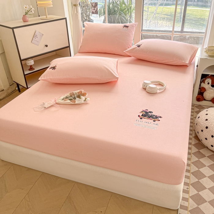 91家纺网 家纺一手货源 找家纺 博雅 2025新款全棉老粗布烫画床笠系列 粉色-波点狗