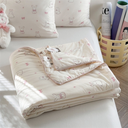 91家纺网 家纺一手货源 找家纺 暖生活2025新款牛奶针织小清新卡通大豆夏被 被子被芯 小兔兔