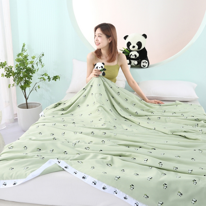 91家纺网 家纺一手货源 找家纺 薇玛仕 2025小熊猫系列-60支精梳长绒棉双拼角宽边双A类母婴级儿童蚕丝夏凉被空调被 小熊猫-绿