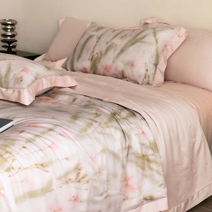 91家纺网 家纺一手货源 找家纺 立奥被业 2025年新款100%莱赛尔夏被莱赛尔夏被四件套天丝夏凉被 蝶恋花-粉