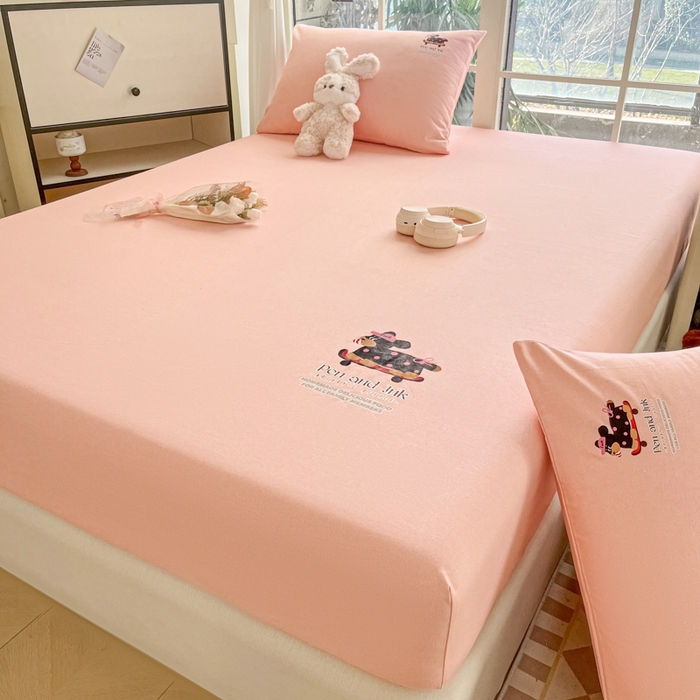 91家纺网 家纺一手货源 找家纺 博雅 2025新款全棉老粗布烫画床笠系列 粉色-波点狗