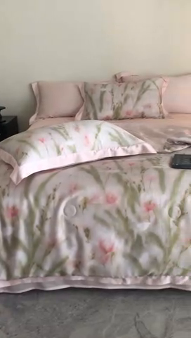 91家纺网 家纺一手货源 找家纺 立奥被业 2025年新款100%莱赛尔夏被莱赛尔夏被四件套天丝夏凉被 蝶恋花-粉