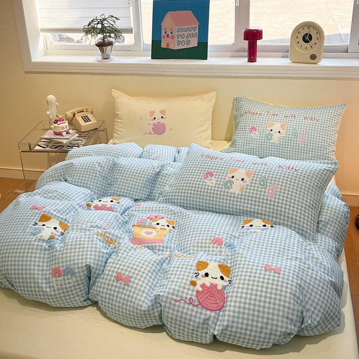 91家纺网 家纺一手货源 找家纺 蓝邻家纺 2025年新款全棉双层纱毛巾绣四件套系列 喵趣时光