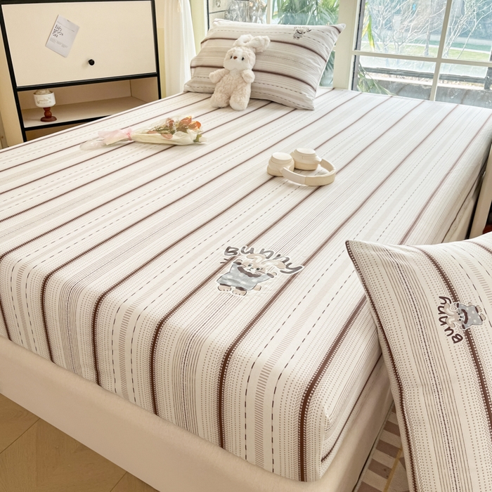 91家纺网 家纺一手货源 找家纺 博雅 2025新款全棉老粗布烫画床笠系列 条纹-Bunny兔