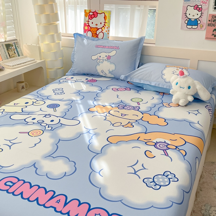 91家纺网 家纺一手货源 找家纺 博雅 2025新款三丽鸥全棉大版床笠-第二批 棉花糖玉桂狗