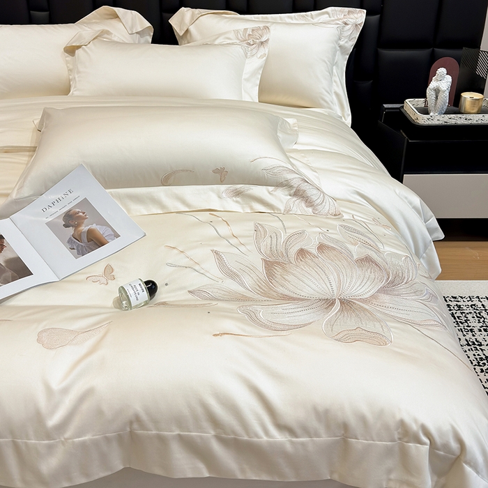 91家纺网 家纺一手货源 找家纺 星蕴家纺 2025新品新疆全棉刺绣四件套-尤娜 奶昔白