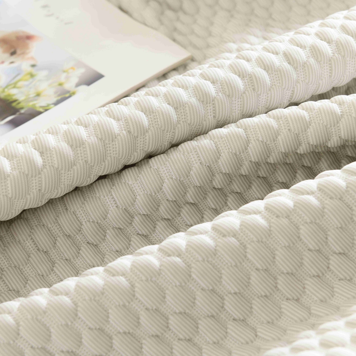 91家纺网 家纺一手货源 找家纺 小猫派 2025新款夏季冰丝凉感豆豆乳胶枕套清凉儿童记忆枕芯套 单枕套–纯灰