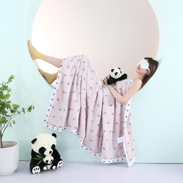 91家纺网 家纺一手货源 找家纺 薇玛仕 2025小熊猫系列-60支精梳长绒棉双拼角宽边双A类母婴级儿童蚕丝夏凉被空调被 小熊猫-粉