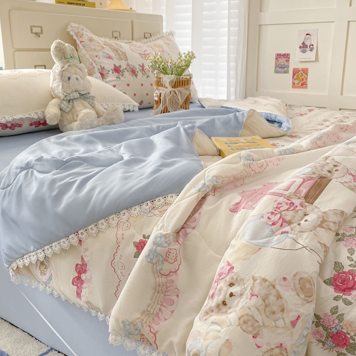 91家纺网 家纺一手货源 找家纺 老帅的工厂店 2025新款A类印花洛丽塔夏被（提供买家秀） 小熊甜品屋