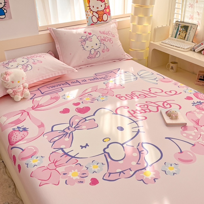 91家纺网 家纺一手货源 找家纺 博雅 2025新款三丽鸥全棉大版床笠-第二批 草莓KT猫