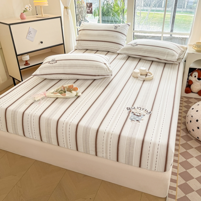 91家纺网 家纺一手货源 找家纺 博雅 2025新款全棉老粗布烫画床笠系列 条纹-Bunny兔