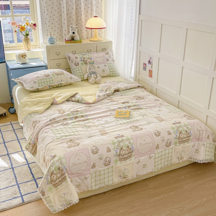 91家纺网 家纺一手货源 找家纺 老帅的工厂店 2025新款A类印花洛丽塔夏被（提供买家秀） 花篮兔