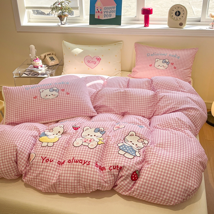 91家纺网 家纺一手货源 找家纺 蓝邻家纺 2025年新款全棉双层纱毛巾绣四件套系列 三喵织梦--粉格