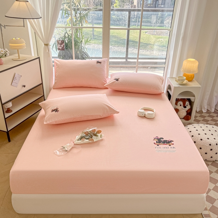 91家纺网 家纺一手货源 找家纺 博雅 2025新款全棉老粗布烫画床笠系列 粉色-波点狗