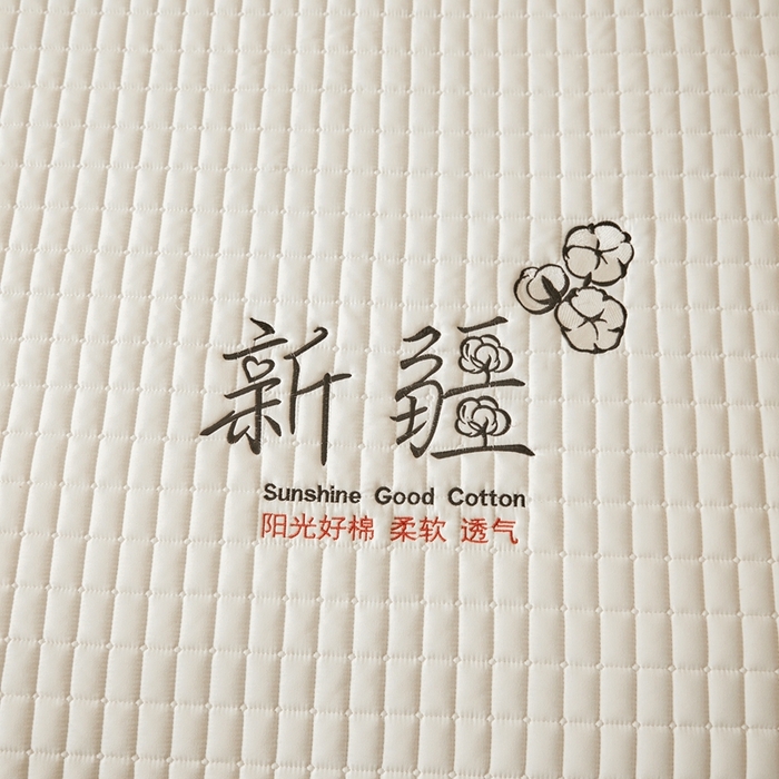 91家纺网 家纺一手货源 找家纺 锦眠床笠2025新款刺绣床笠新疆棉花填充-夹棉床笠 云朵白