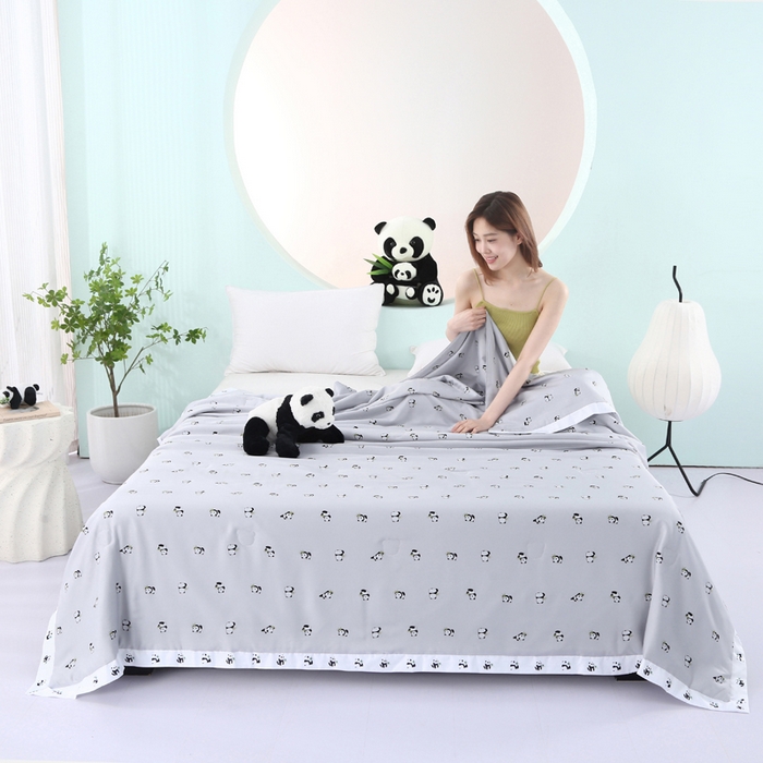 91家纺网 家纺一手货源 找家纺 薇玛仕 2025小熊猫系列-60支精梳长绒棉双拼角宽边双A类母婴级儿童蚕丝夏凉被空调被 小熊猫-灰