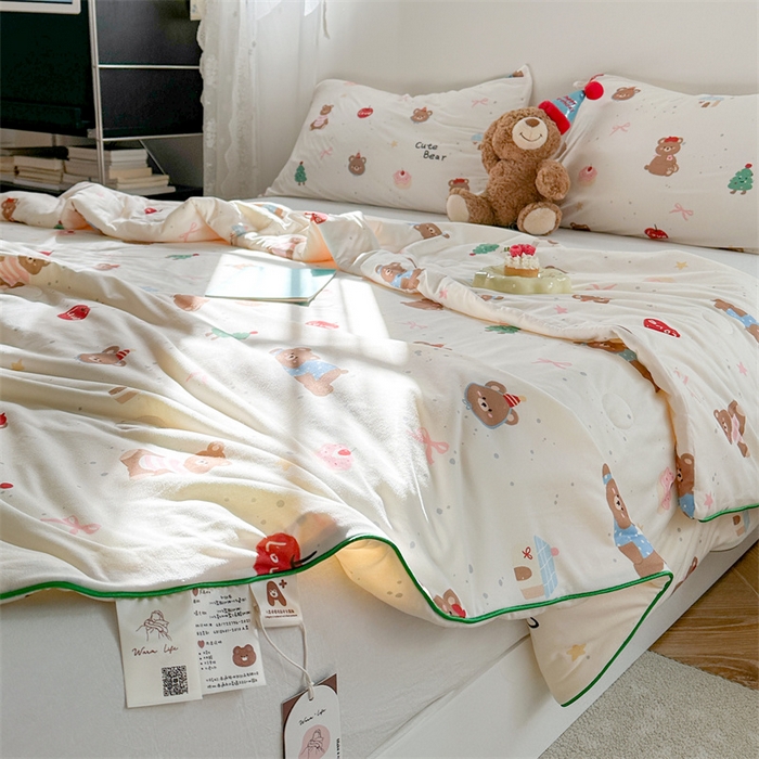 91家纺网 家纺一手货源 找家纺 暖生活2025新款牛奶针织小清新卡通大豆夏被 被子被芯 苹果小熊