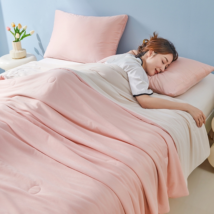 91家纺网 家纺一手货源 找家纺 梦恬佳 2025新款高克重A类双拼凉感丝针织棉夏凉被 冰冰草莓