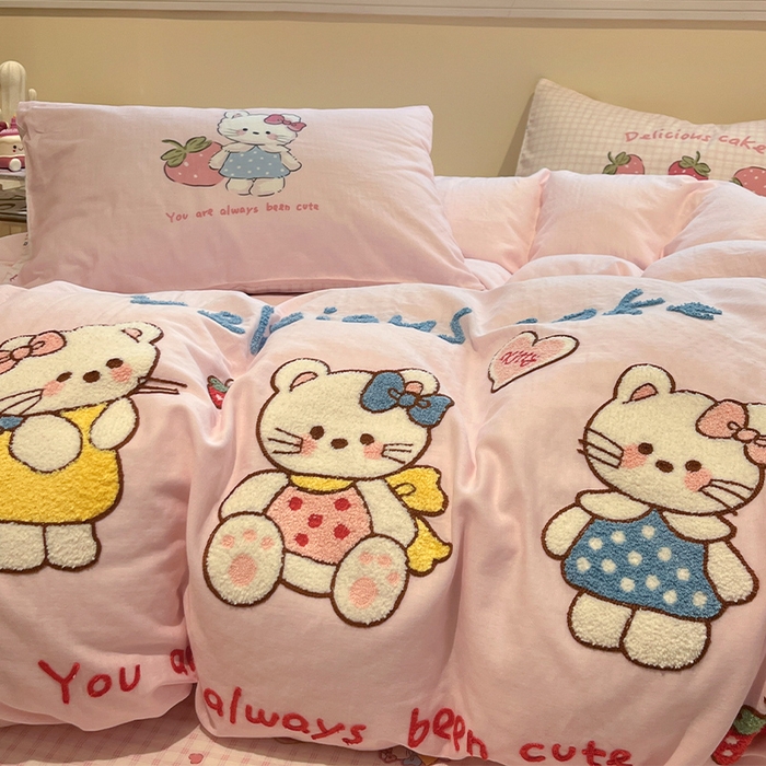 91家纺网 家纺一手货源 找家纺 蓝邻家纺 2025年新款全棉双层纱毛巾绣四件套系列 三喵织梦-淡粉色