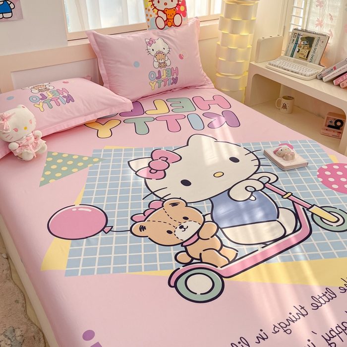 91家纺网 家纺一手货源 找家纺 博雅 2025新款三丽鸥全棉大版床笠-第二批 滑板KT猫