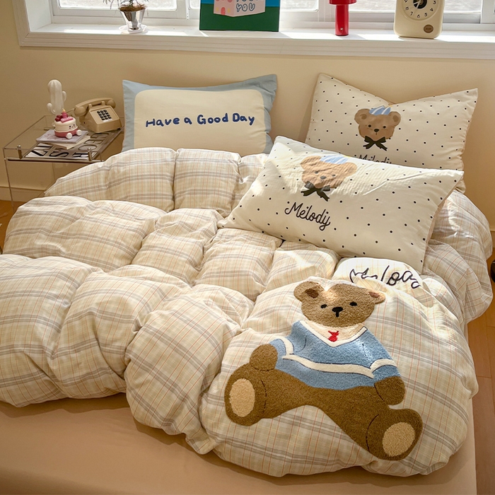 91家纺网 家纺一手货源 找家纺 蓝邻家纺 2025年新款全棉双层纱毛巾绣四件套系列 暖格熊居