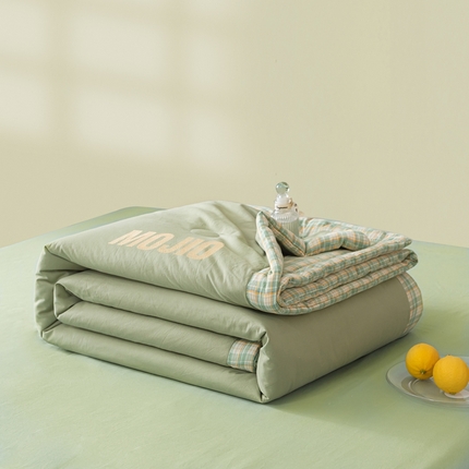 91家纺网 家纺一手货源 找家纺 （总）水云缦2025新款字母烫画无印风50%棉花被（填充100克每平方）	