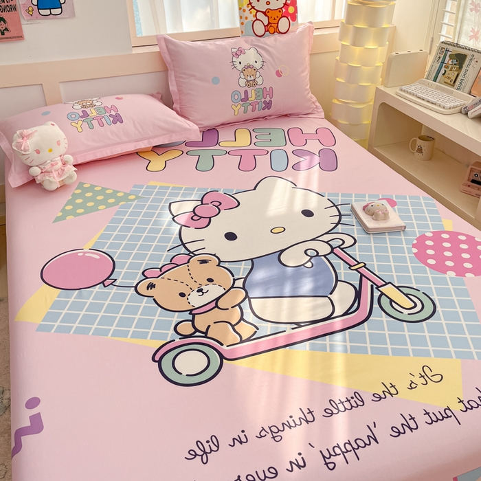 91家纺网 家纺一手货源 找家纺 博雅 2025新款三丽鸥全棉大版床笠-第二批 滑板KT猫