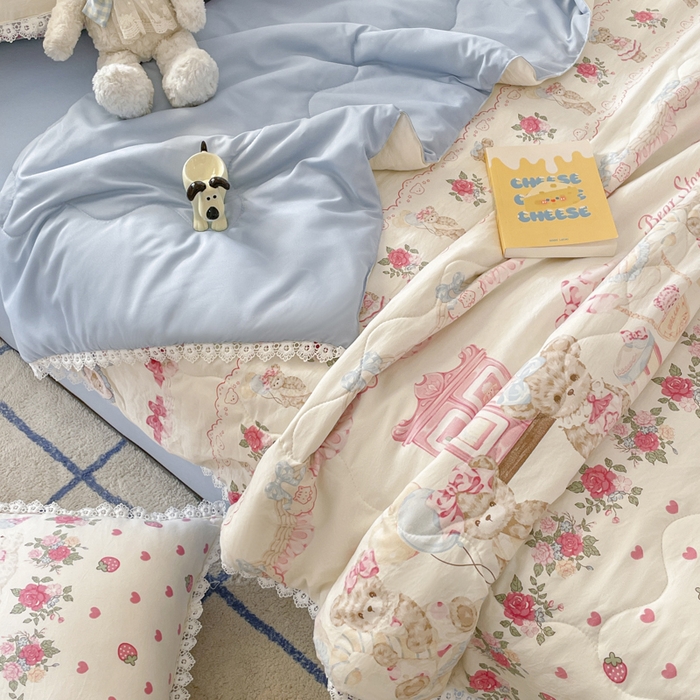 91家纺网 家纺一手货源 找家纺 老帅的工厂店 2025新款A类印花洛丽塔夏被（提供买家秀） 小熊甜品屋